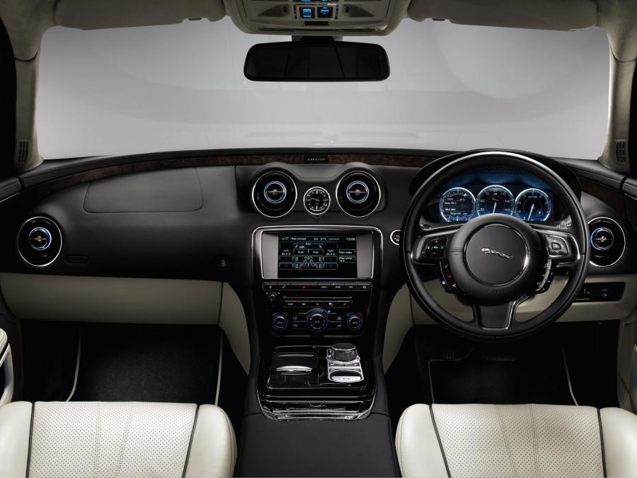  Jaguar XJL 2010 года  (UK) (фото 2 из 31)